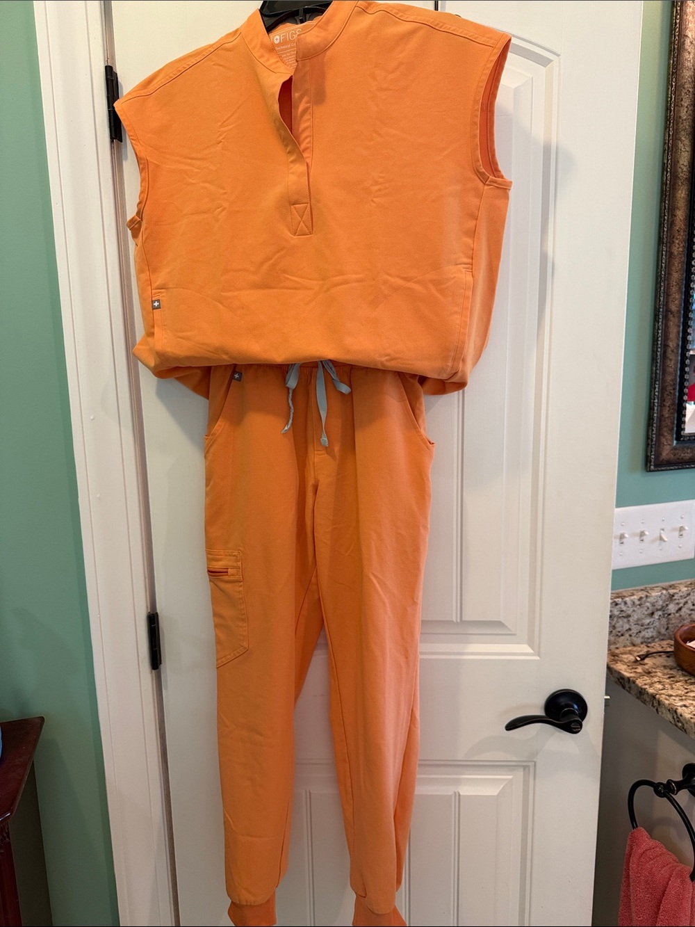 Figs XXS Shaka Orange High-Waisted Petite Jogger & Rafaela Women’s Scrub Set